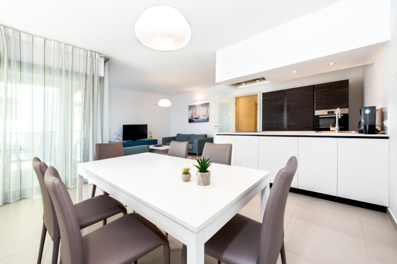 Sunny Day - Apartment With Parking Ровинь Экстерьер фото